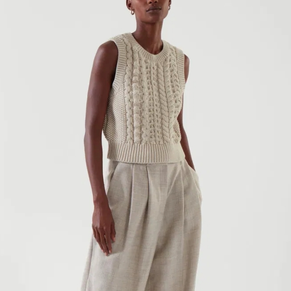 [SOLD] EUC Cos Chunky Knit Sweater Vest (Sz XS/S)